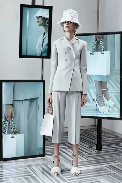 Look 14